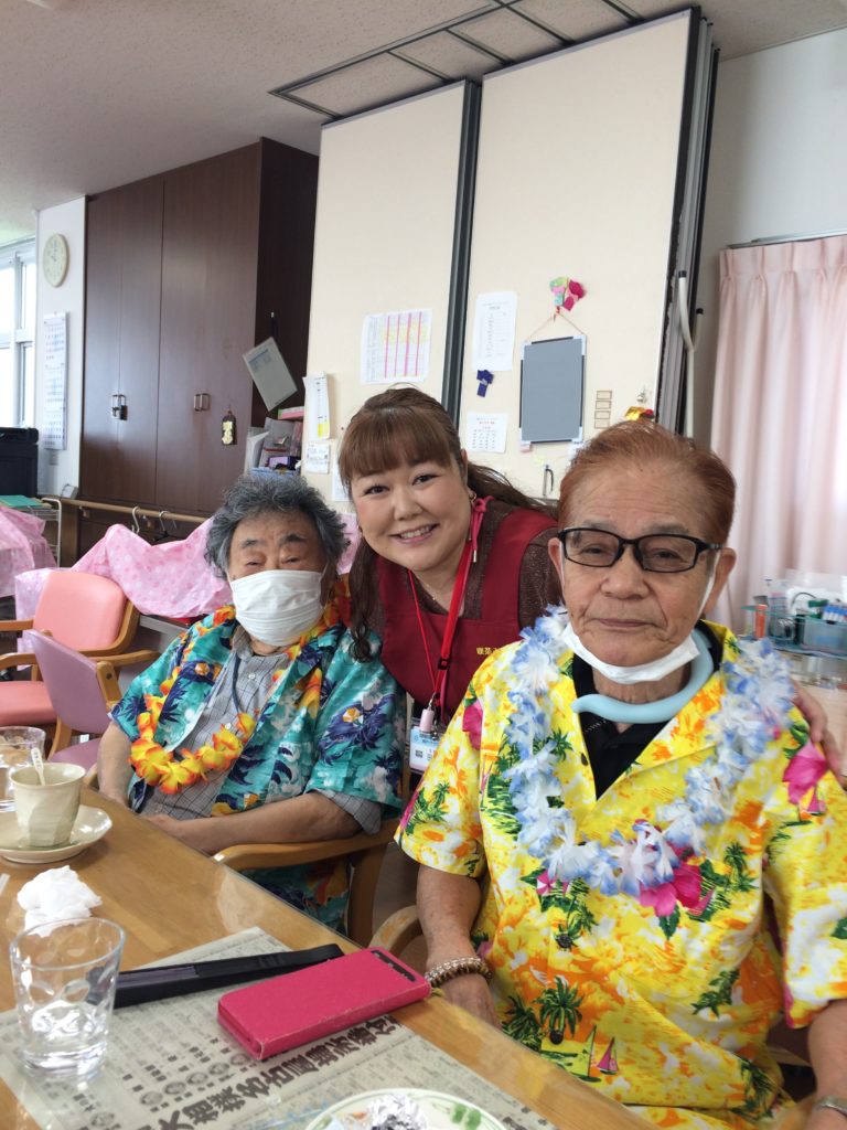 運営代表の田本さん（中央）と参加者