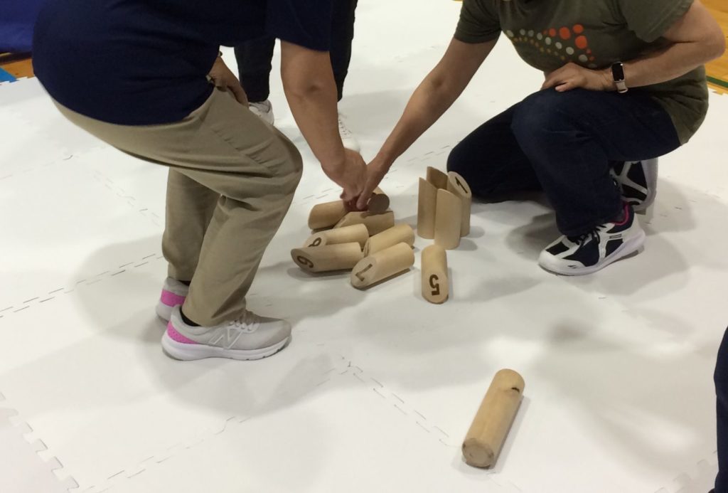 スキットルを立て直す皆さん